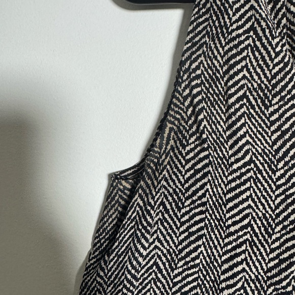 J.Crew Black White Sleeveless Blouse Ruffle Neck Button Front - Picture 3 of 5